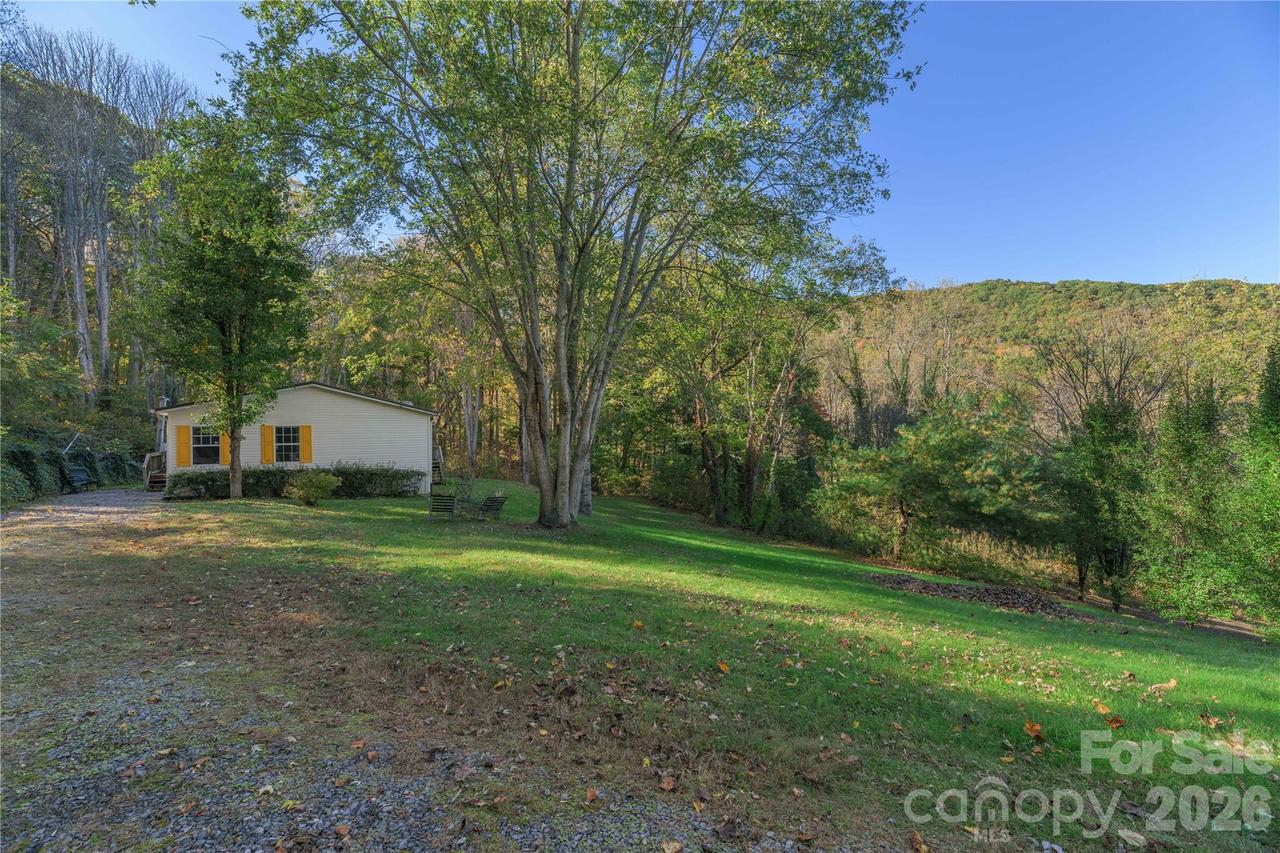 106 Nunnehi Tr., Waynesville, NC 28786