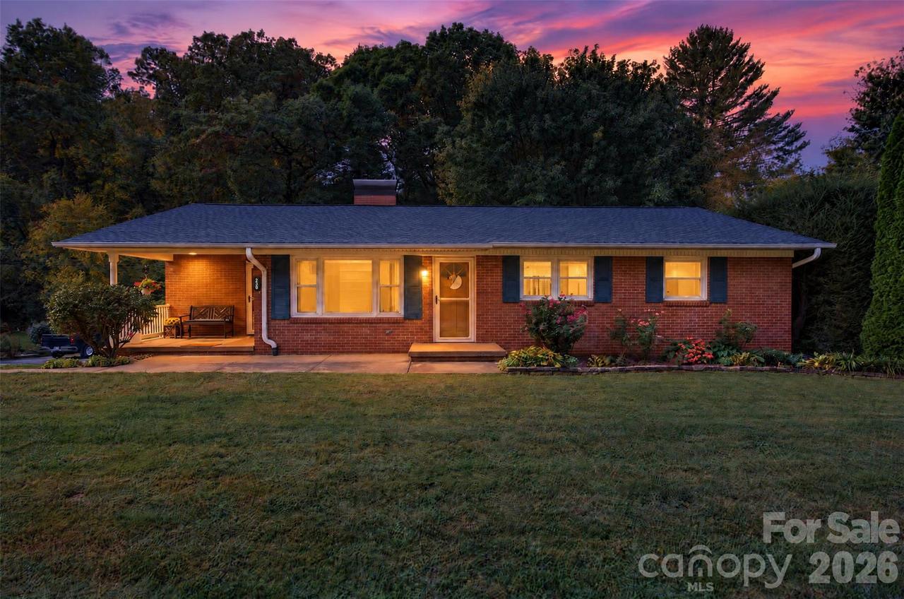 230 Rhoda St., Canton, NC 28716