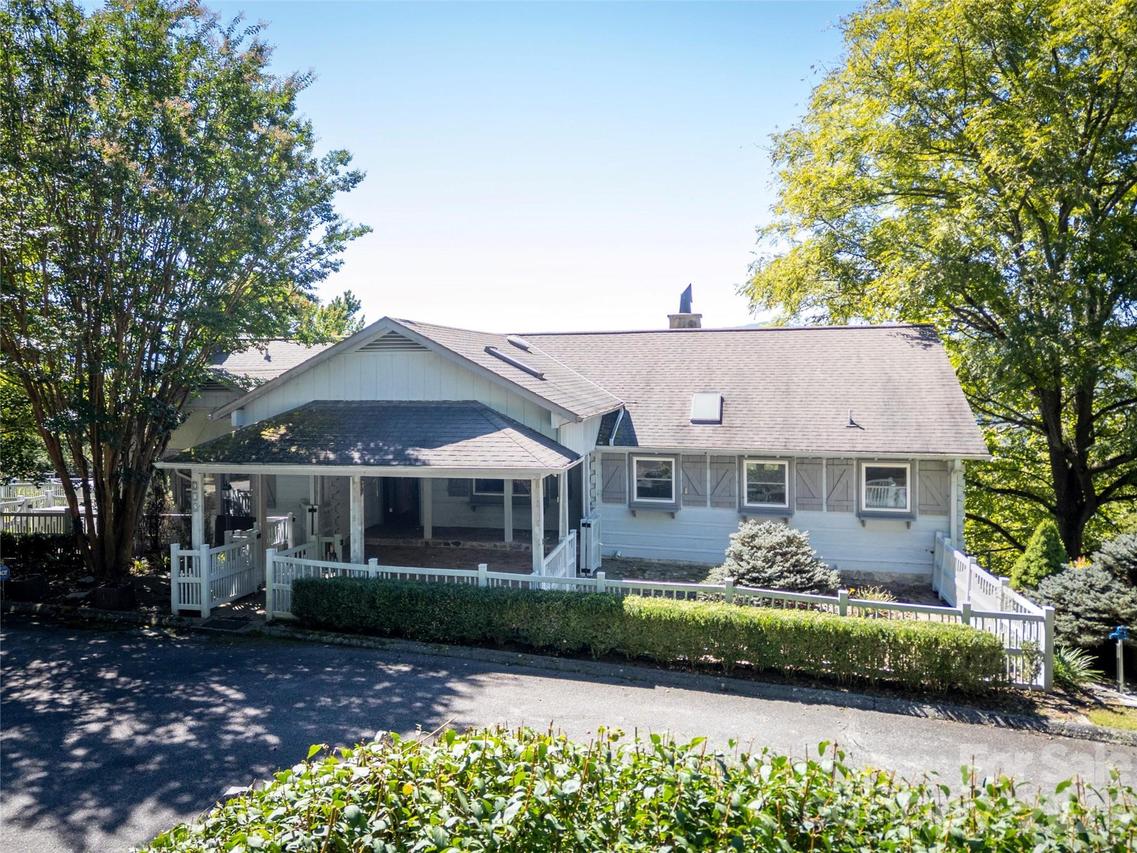 989 Brigadoon Dr., Clyde, NC 28721