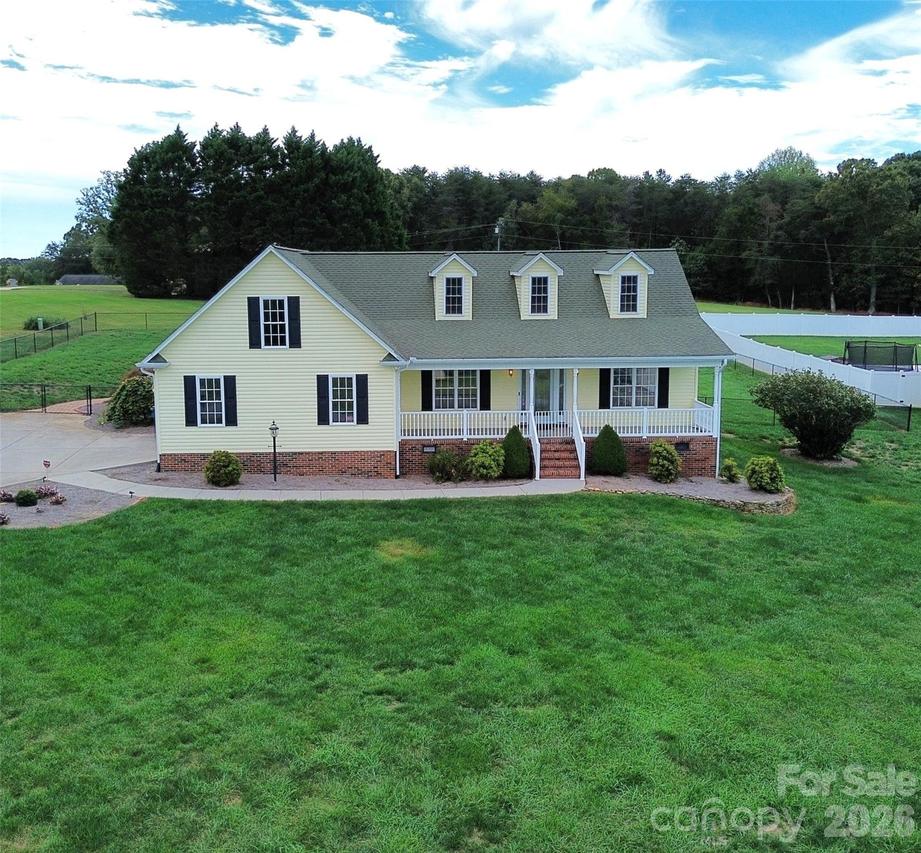 2221 Carriage Ln., Lincolnton, NC 28092