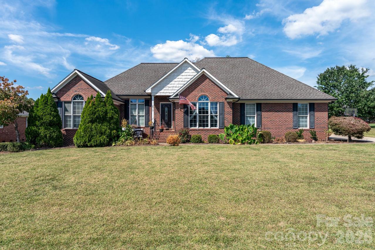 2915 Woodfield Ln., Lincolnton, NC 28092