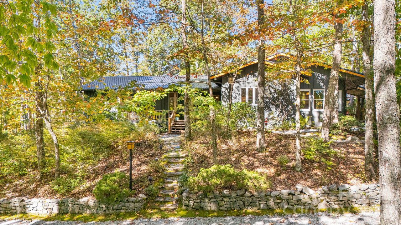 1100 Spanish Oak Dr., Cedar Mountain, NC 28718