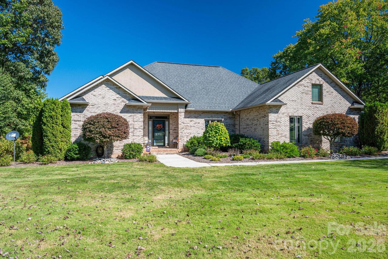 3715 Foxboro Ln., Hickory, NC 28601