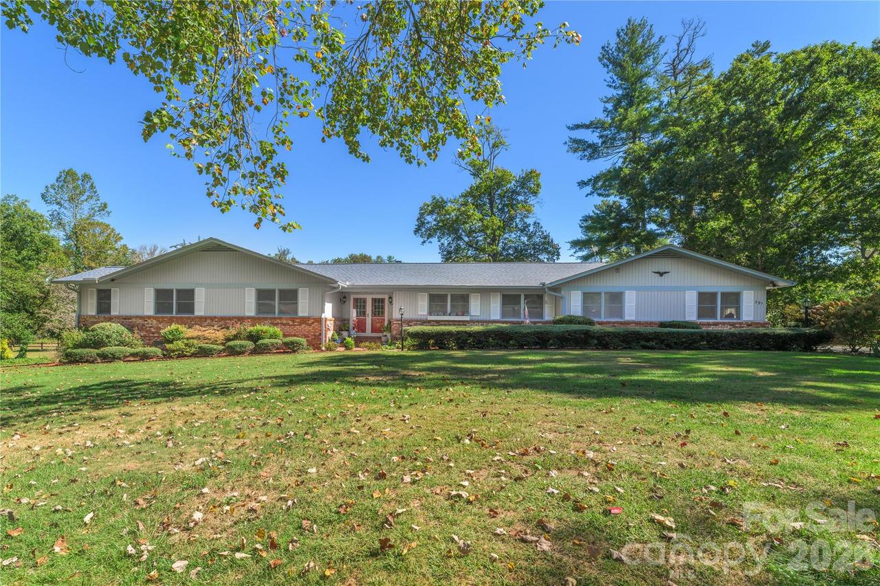 791 Crooked Creek Rd., Hendersonville, NC 28739