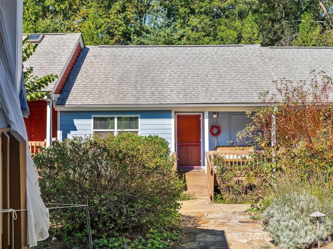 43 Vermont Ct. #A3, Asheville, NC 28806