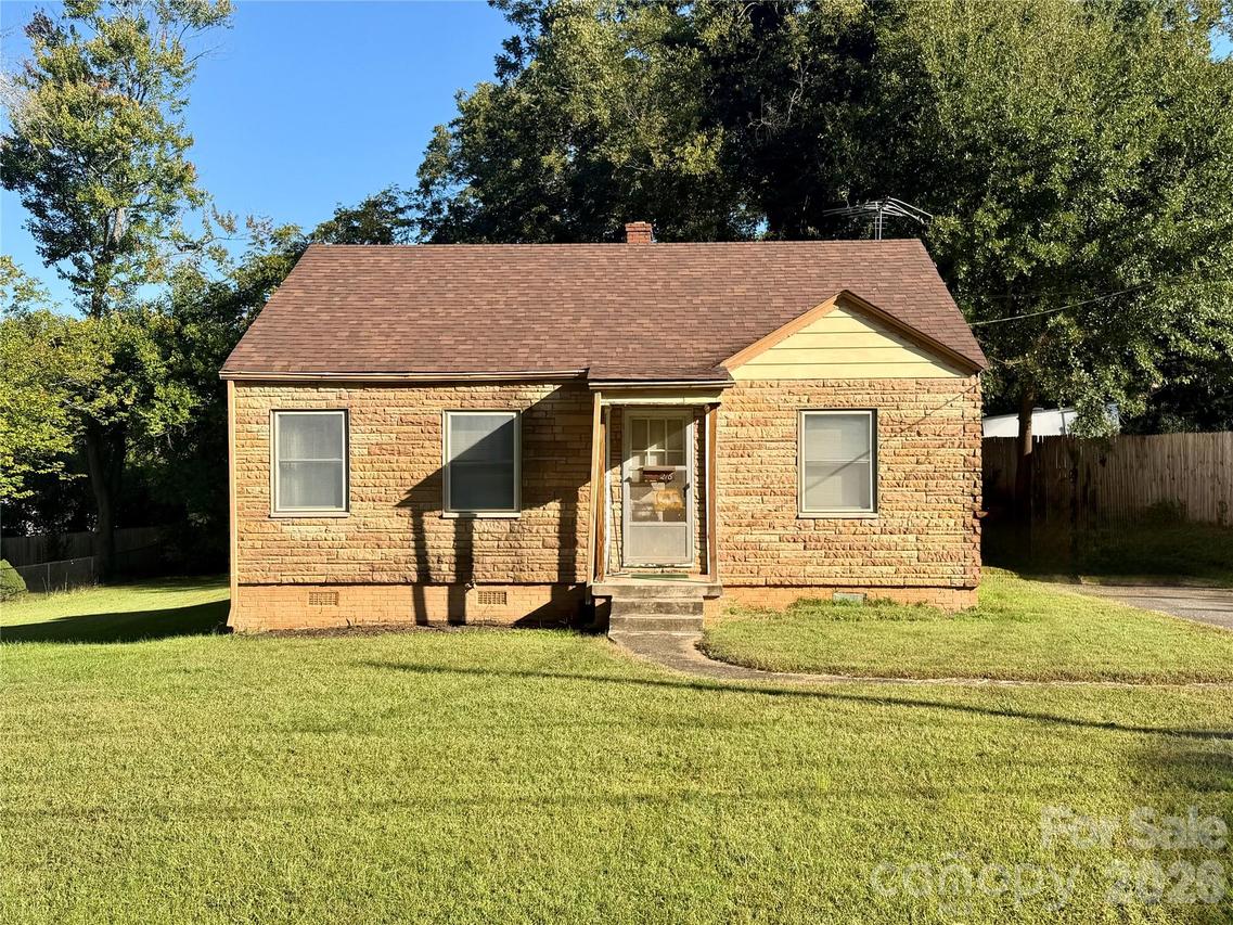 216 W 9th St., Newton, NC 28658