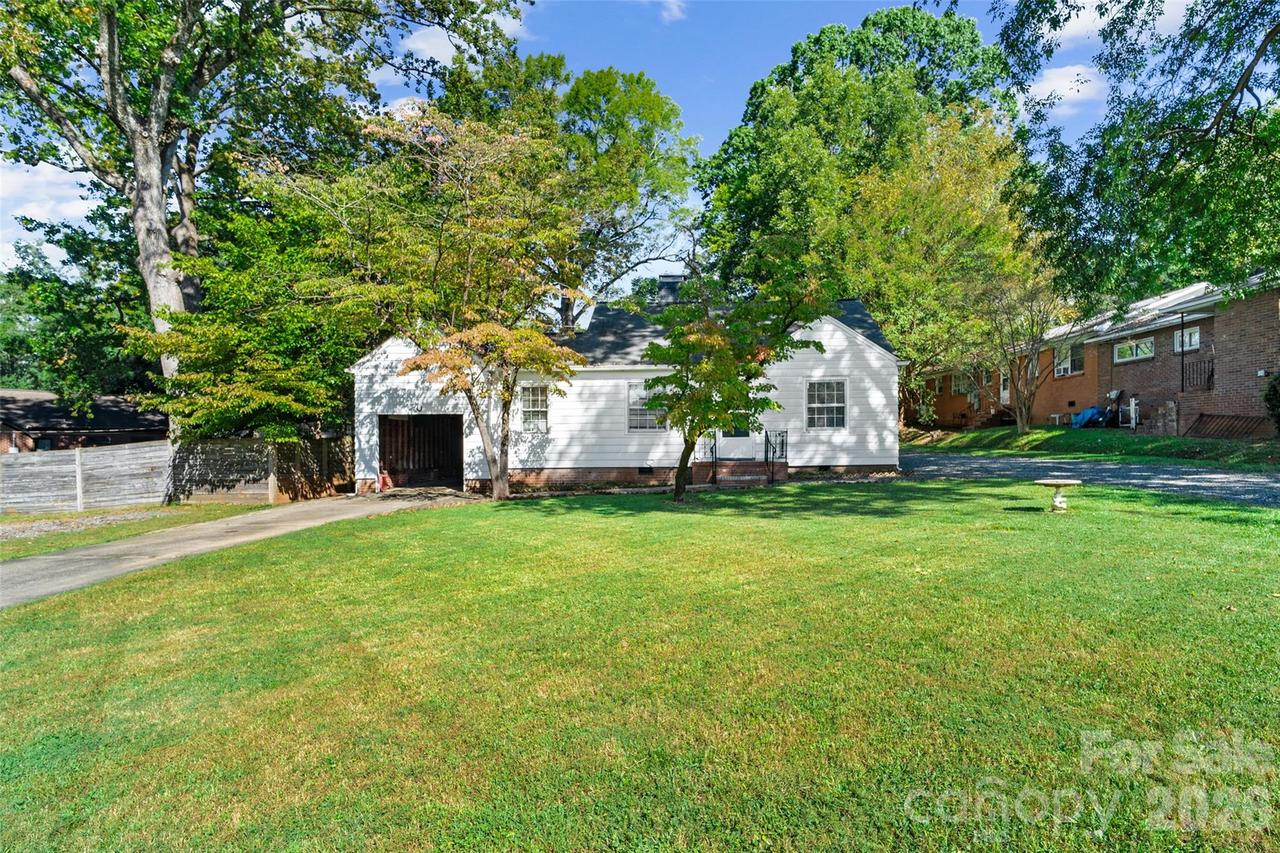 1211 Woodland Dr., Charlotte, NC 28205