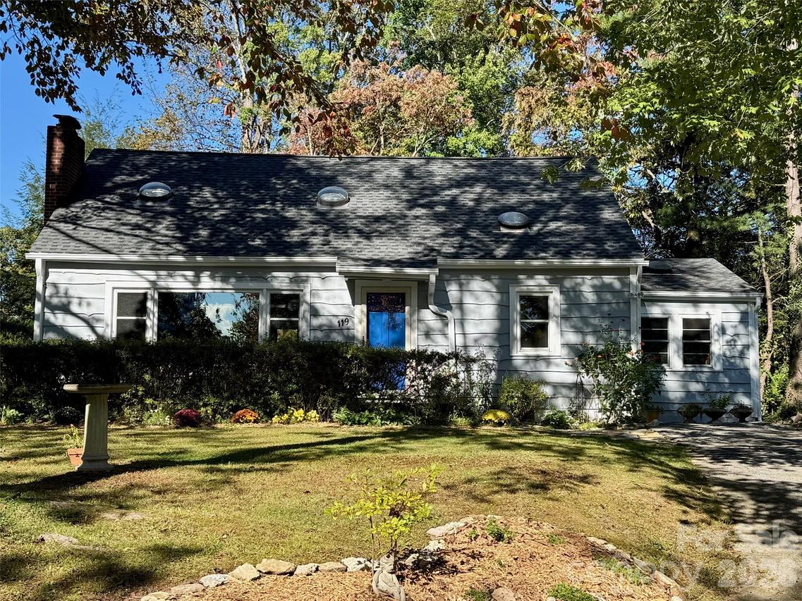 119 Briarwood Ln., Hendersonville, NC 28791