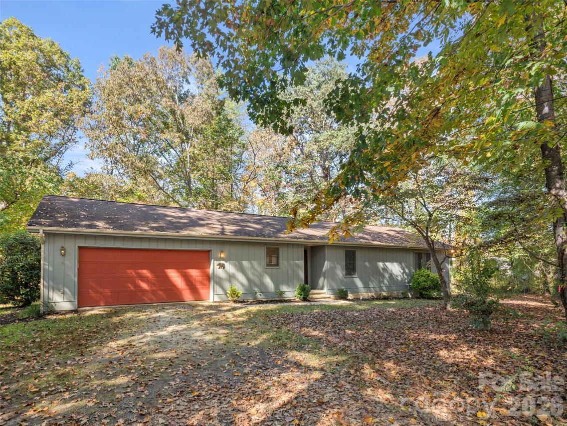 45 Bearwallow Rd., Hendersonville, NC 28792