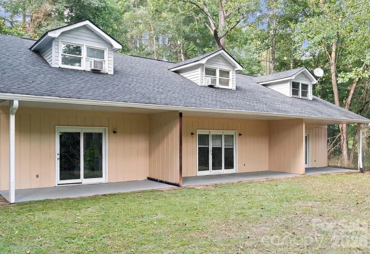 487 N Country Club Dr., Cullowhee, NC 28723