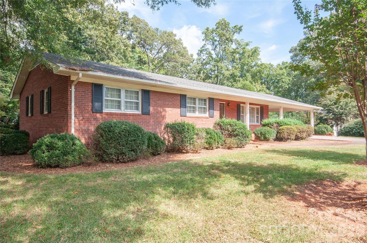 2607 Montgomery Dr., Statesville, NC 28625