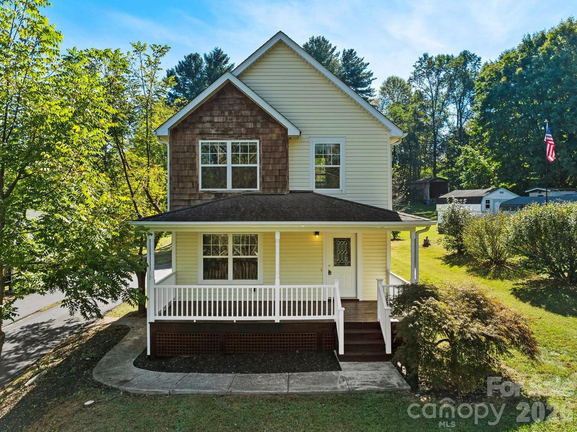 81 Crayton Rd., Asheville, NC 28803