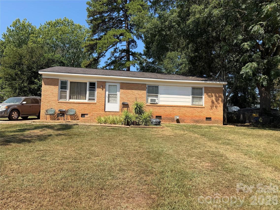 679 Winston Dr., Gastonia, NC 28052