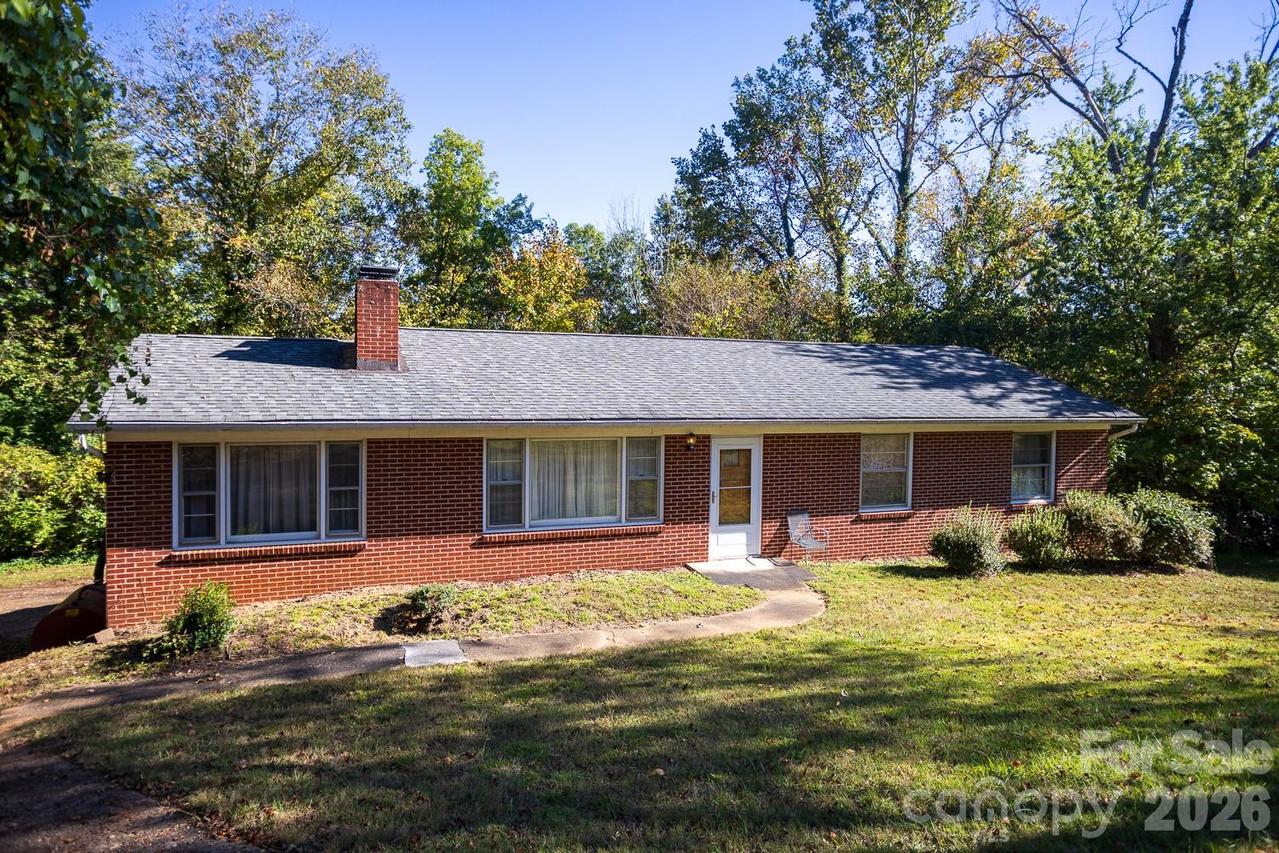 8 Governors Ct., Asheville, NC 28805