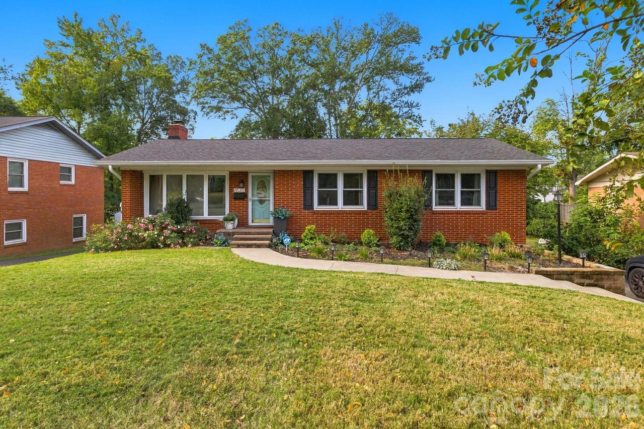 6520 Candlewood Dr., Charlotte, NC 28210