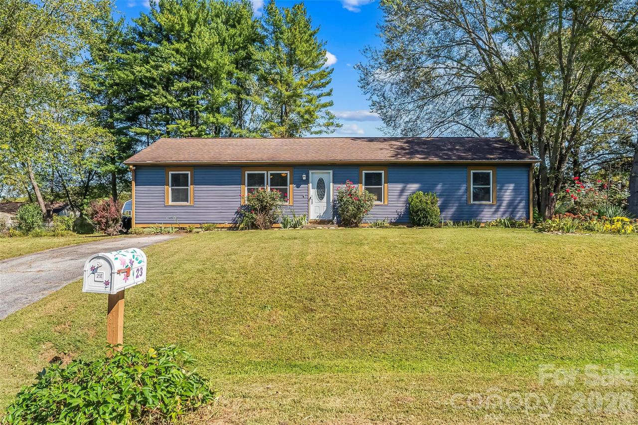 23 E Silverleaf Dr., Hendersonville, NC 28739