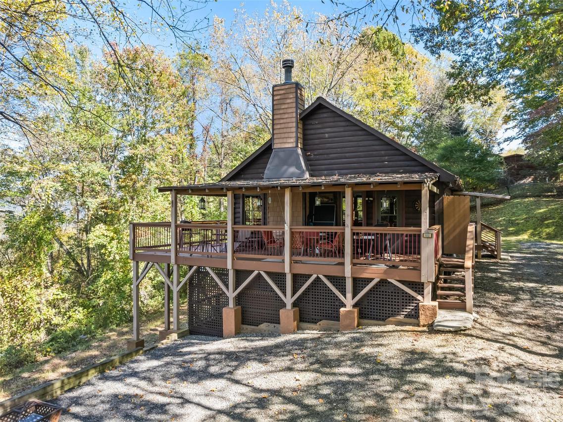 612 Whispering Winds Rd., Waynesville, NC 28785