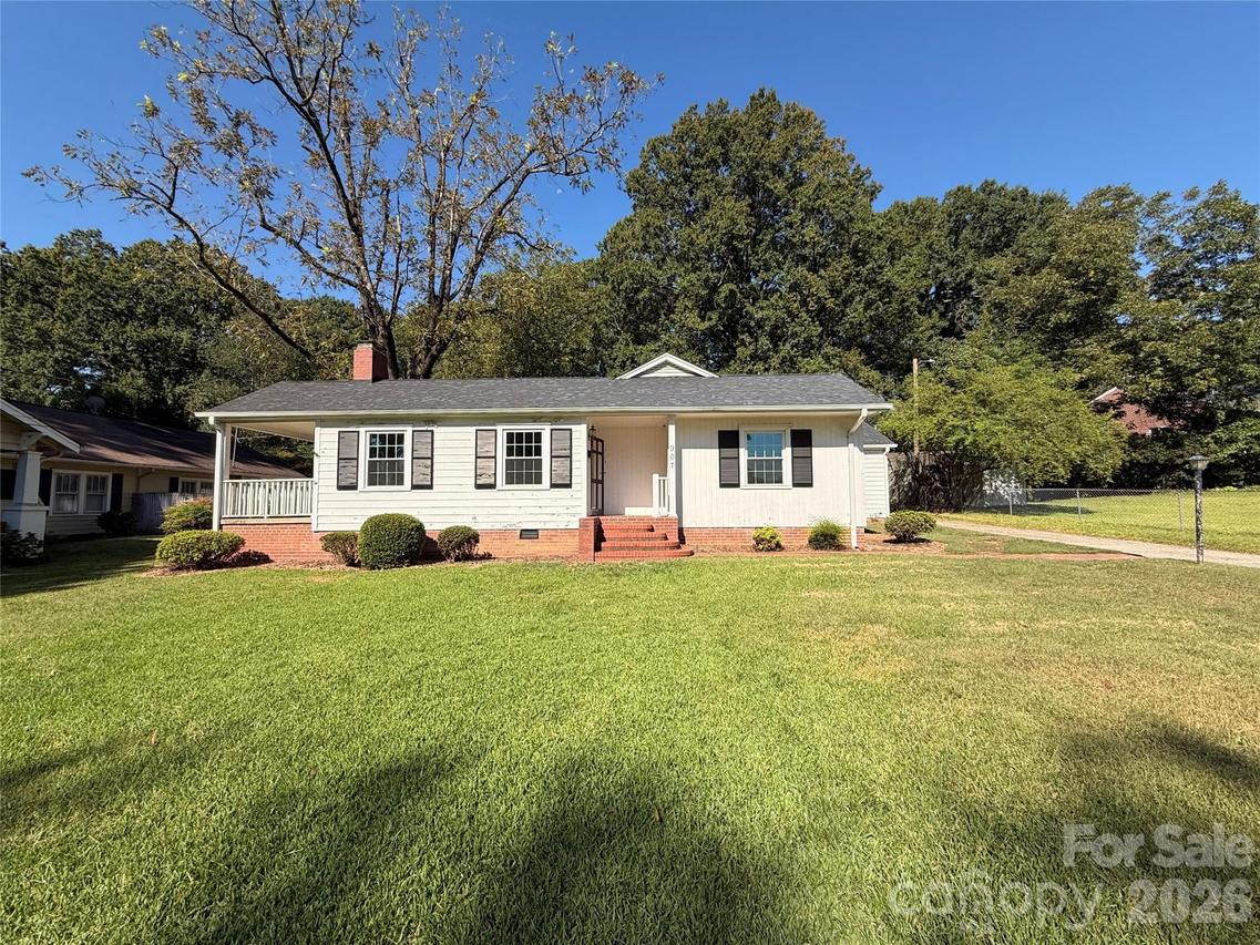 907 S South St., Gastonia, NC 28052