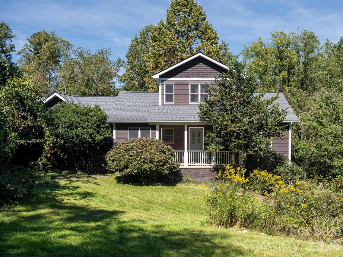 2 Song Bird Ln., Weaverville, NC 28787