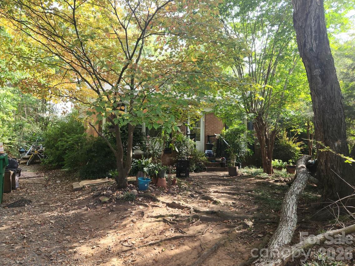 800 Farmcrest Dr., Charlotte, NC 28206