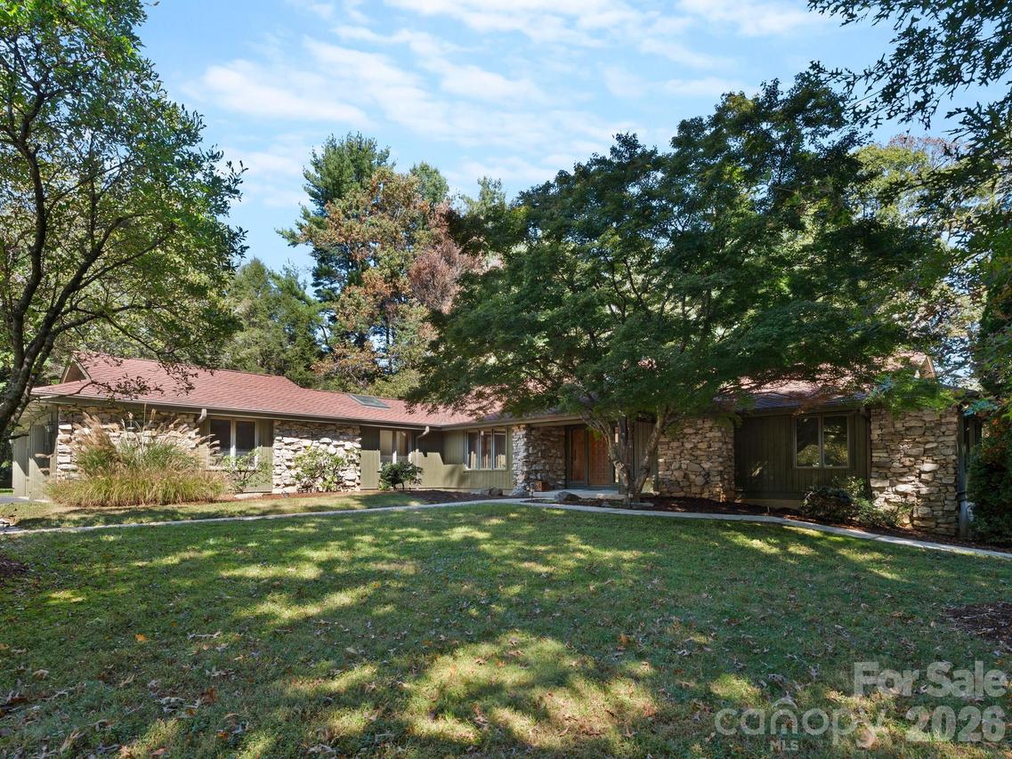 3003 Sourwood Tr., Hendersonville, NC 28739