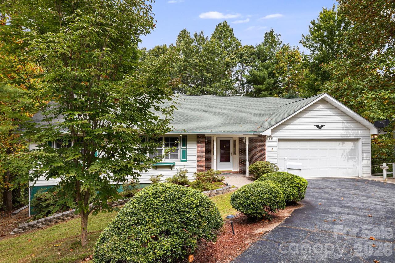 103 Tarragon Pl., Flat Rock, NC 28731
