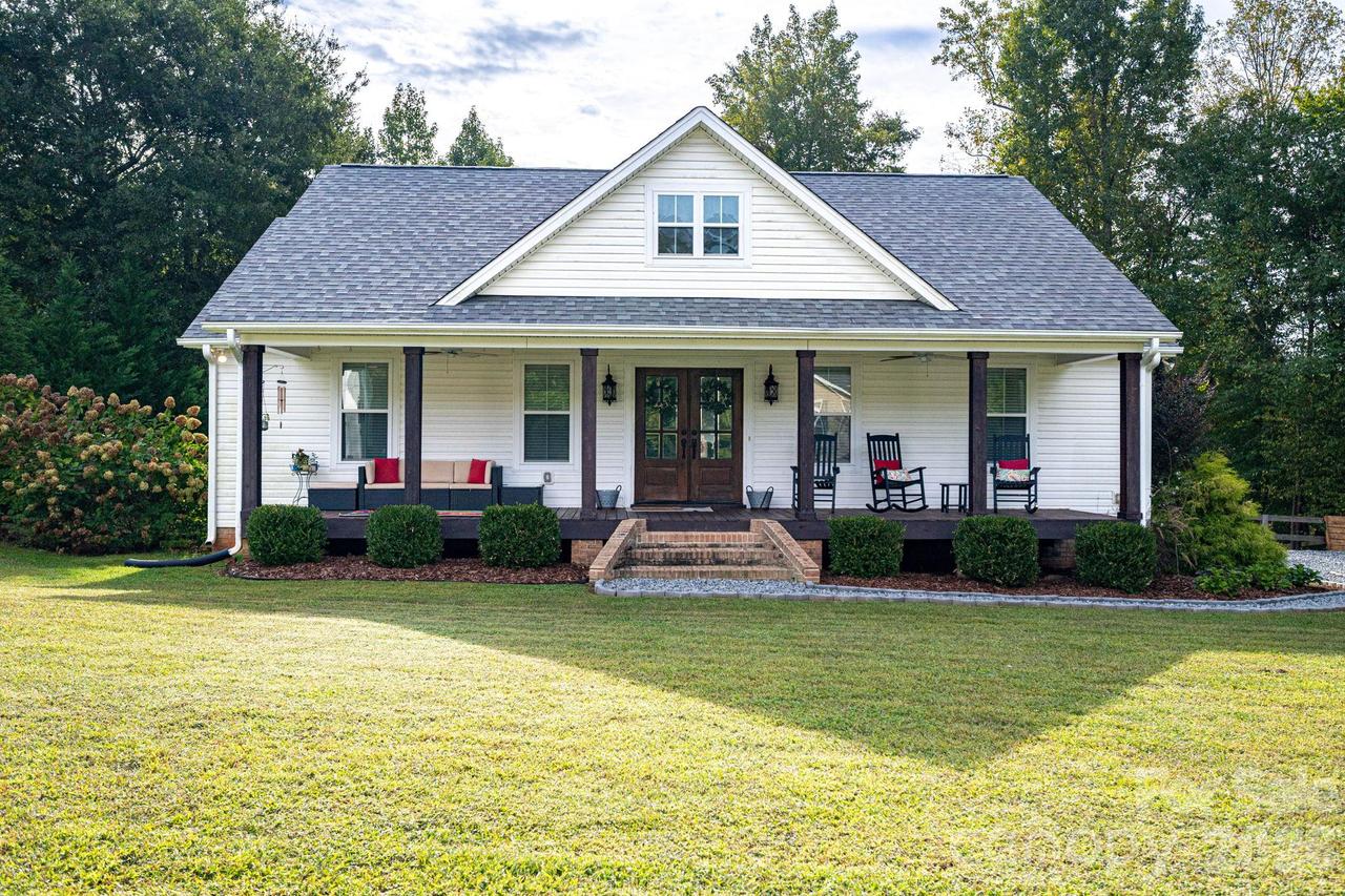 203 Dayton Rd., Dallas, NC 28034