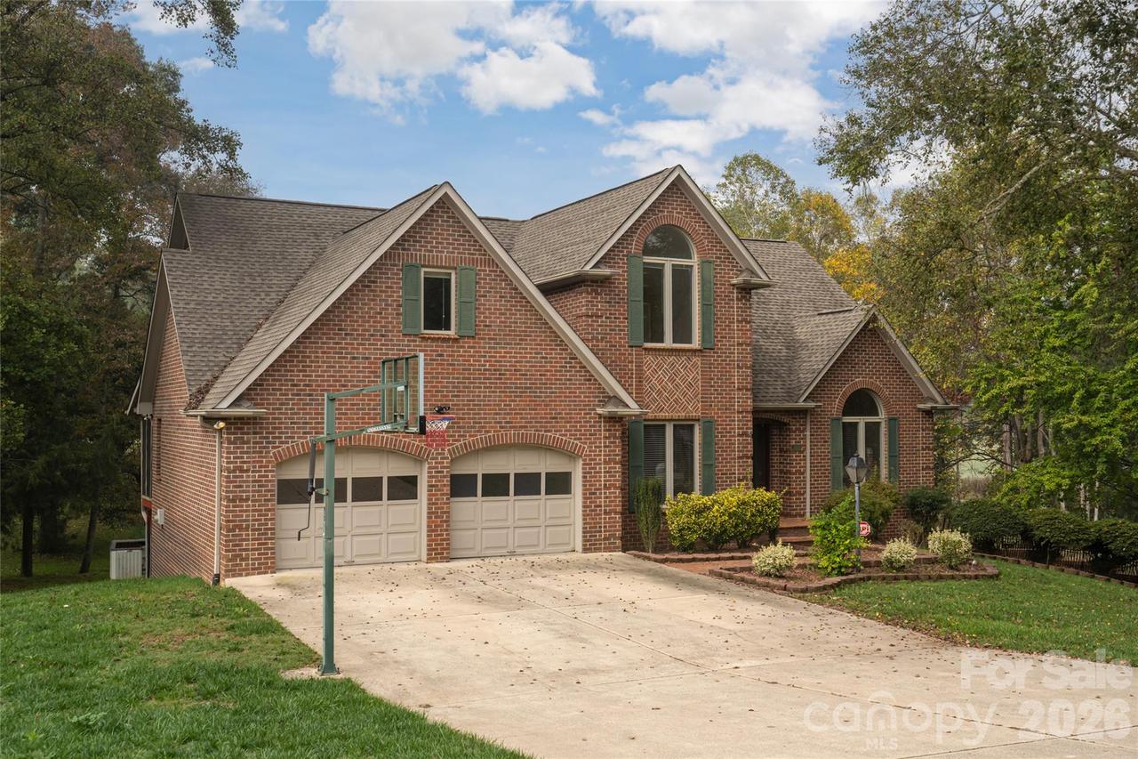 4943 Elmhurst Dr., Hickory, NC 28601