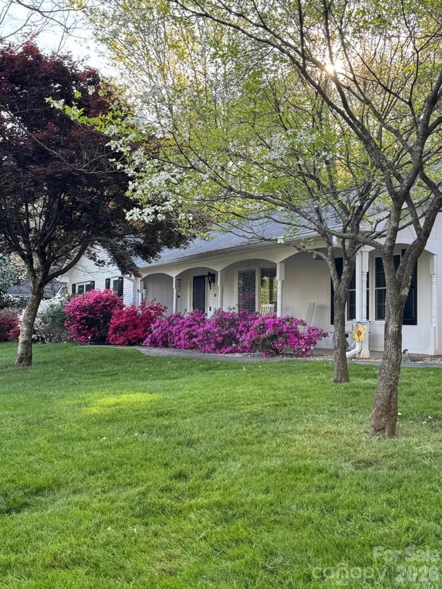 109 Yardley Ct., Hendersonville, NC 28739