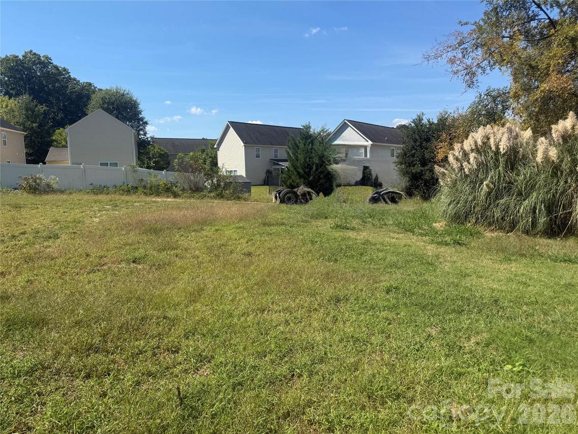 815 Oakdale Rd., Charlotte, NC 28216