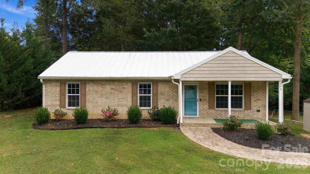 203 Crestview Dr., Thomasville, NC 27360