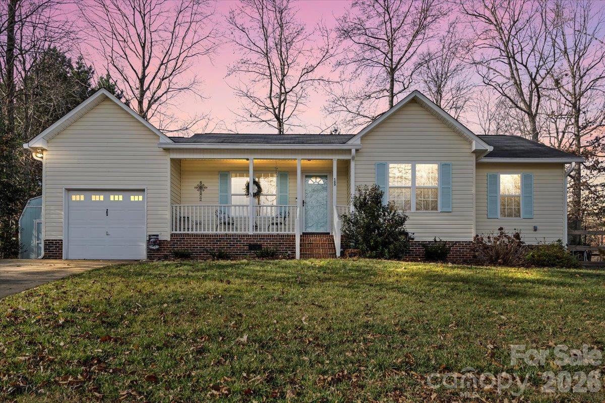 169 Meadow Glen Dr., Troutman, NC 28166