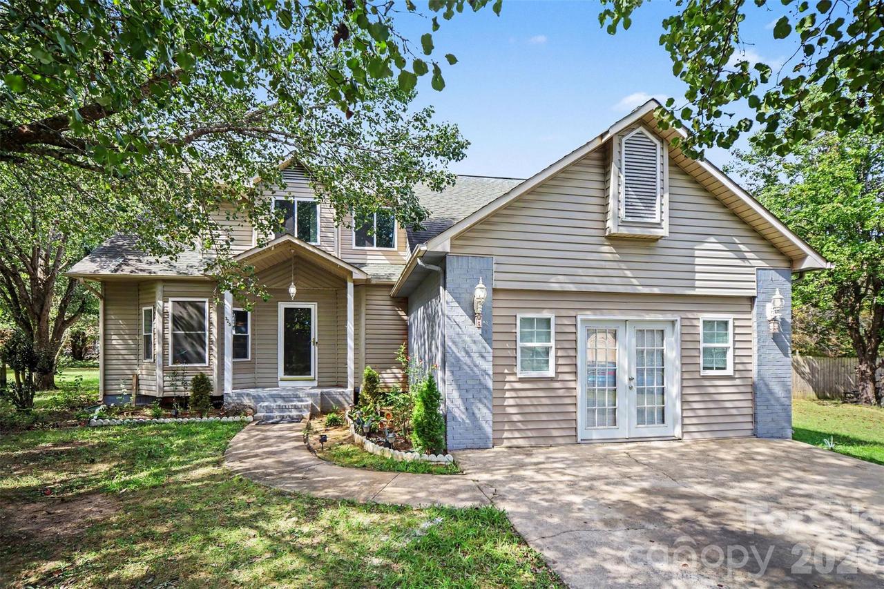325 Briarcliff Rd., Grover, NC 28073