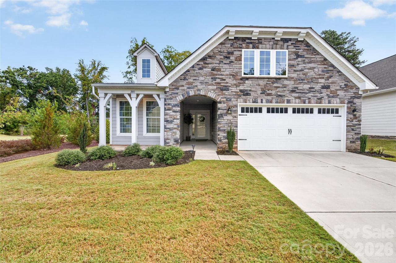 201 Picasso Ln., Mount Holly, NC 28120