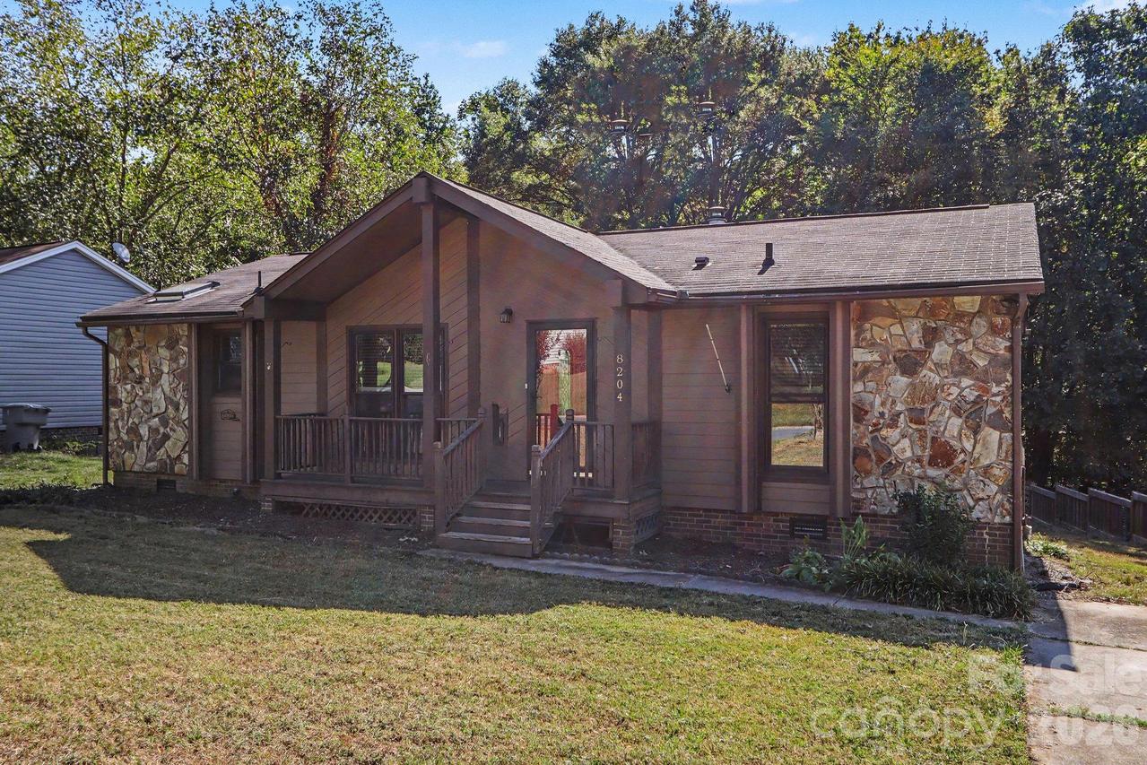 8204 Strawberry Point Dr., Charlotte, NC 28215