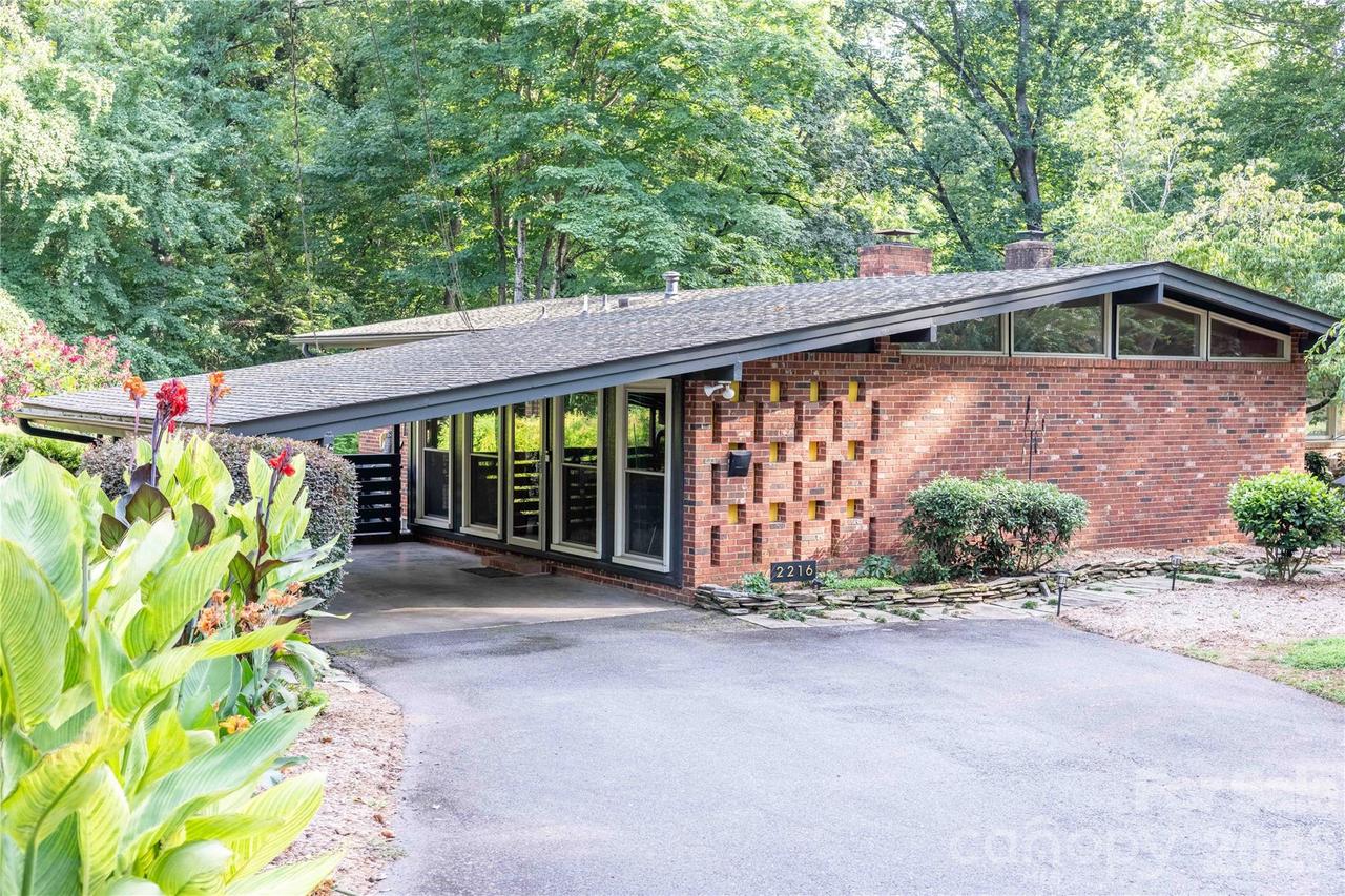 2216 Shadyview Dr., Charlotte, NC 28210