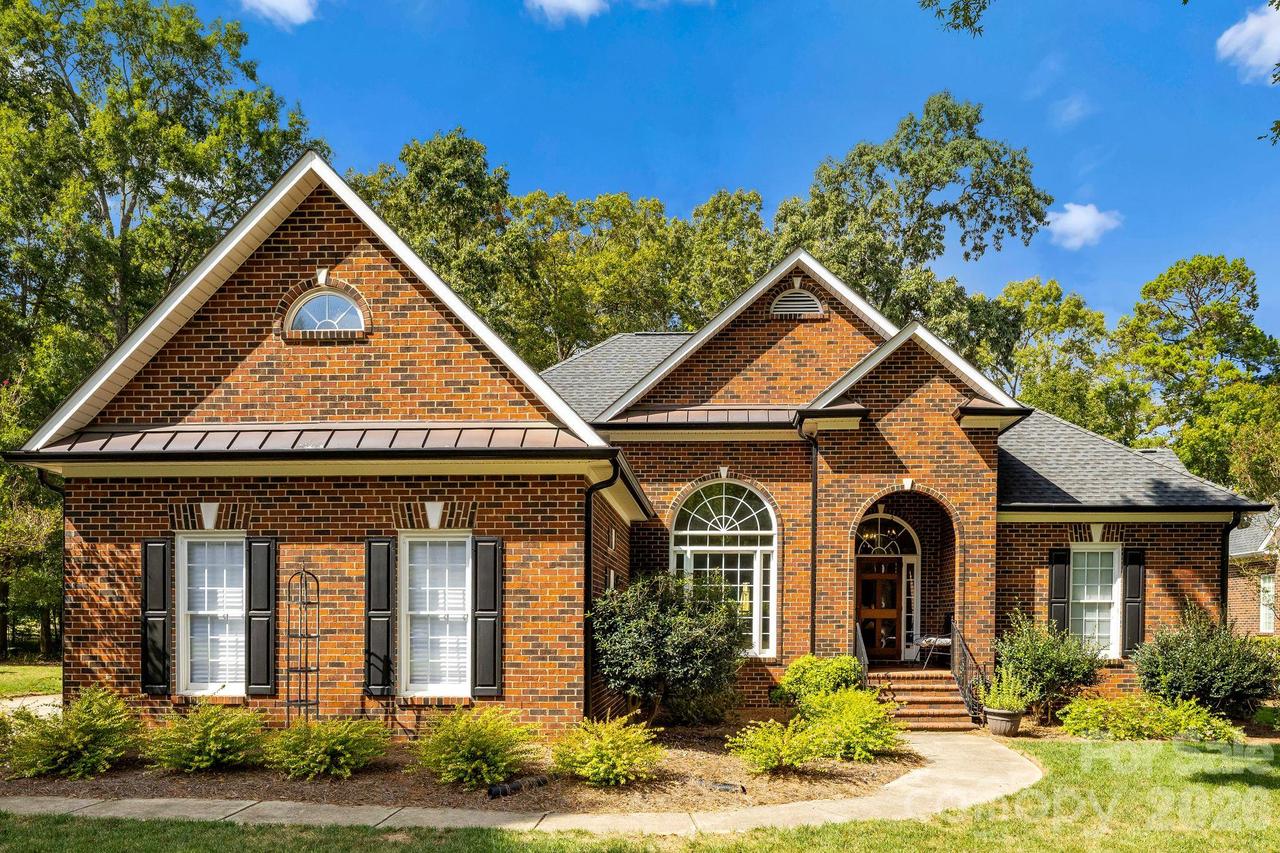 2316 Caernarfon Ln., Matthews, NC 28104