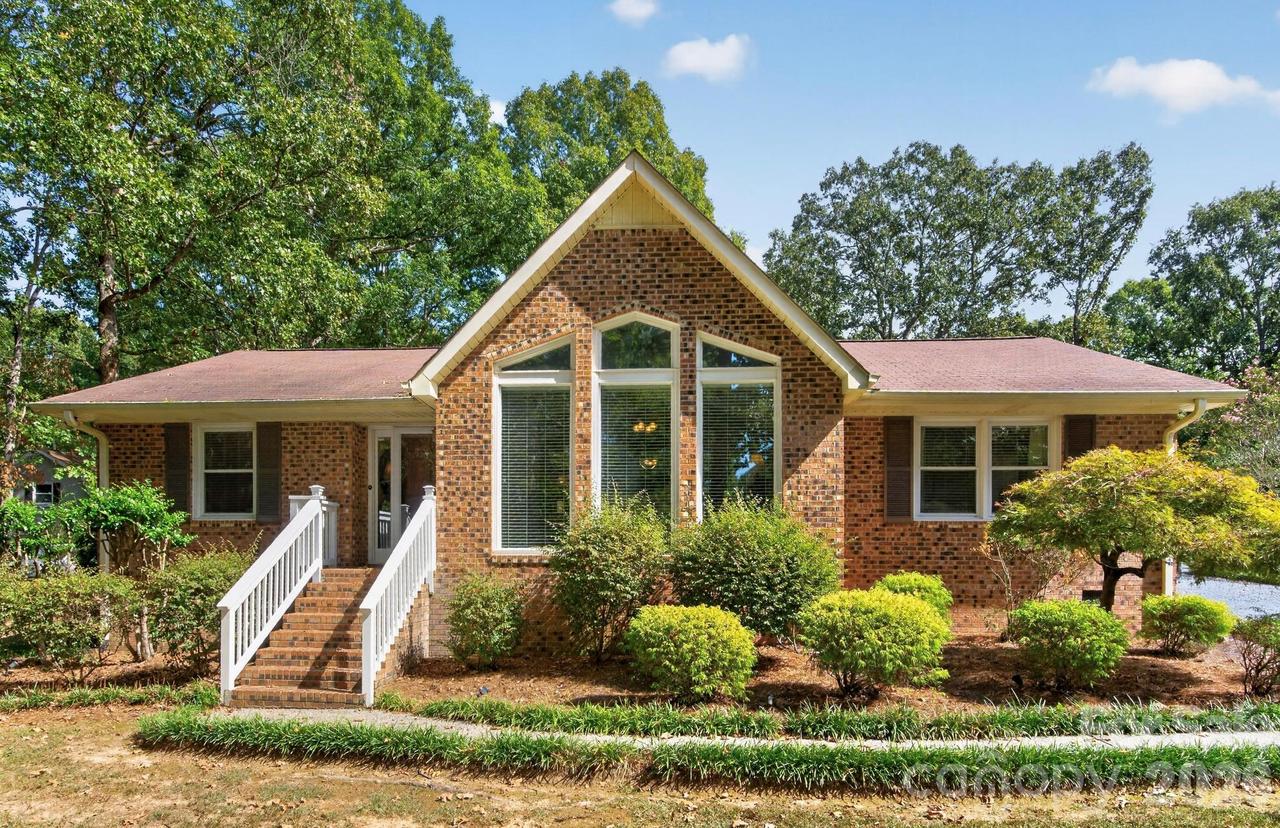 2209 Rainbrook Dr., Monroe, NC 28112