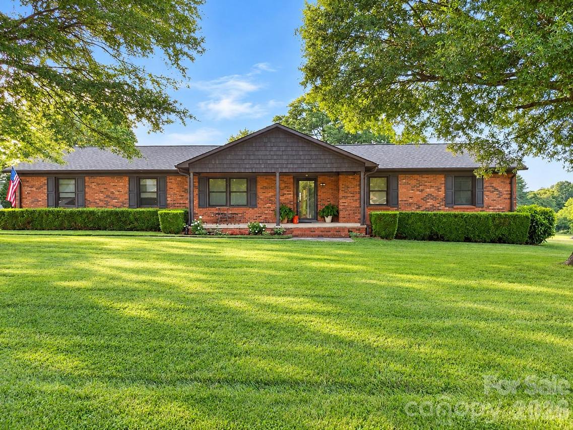 117 Oak Hill Ln., Statesville, NC 28625
