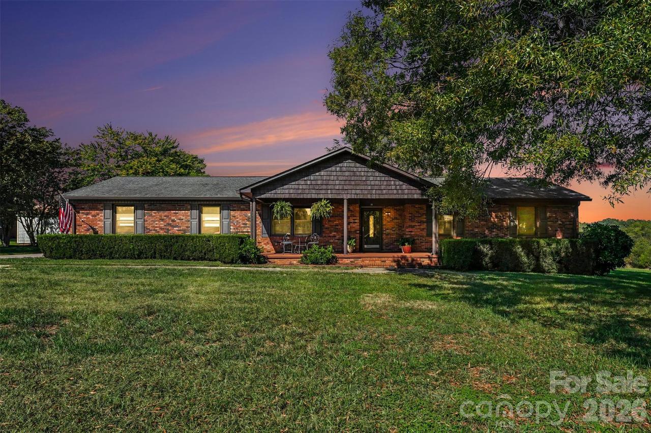 117 Oak Hill Ln., Statesville, NC 28625