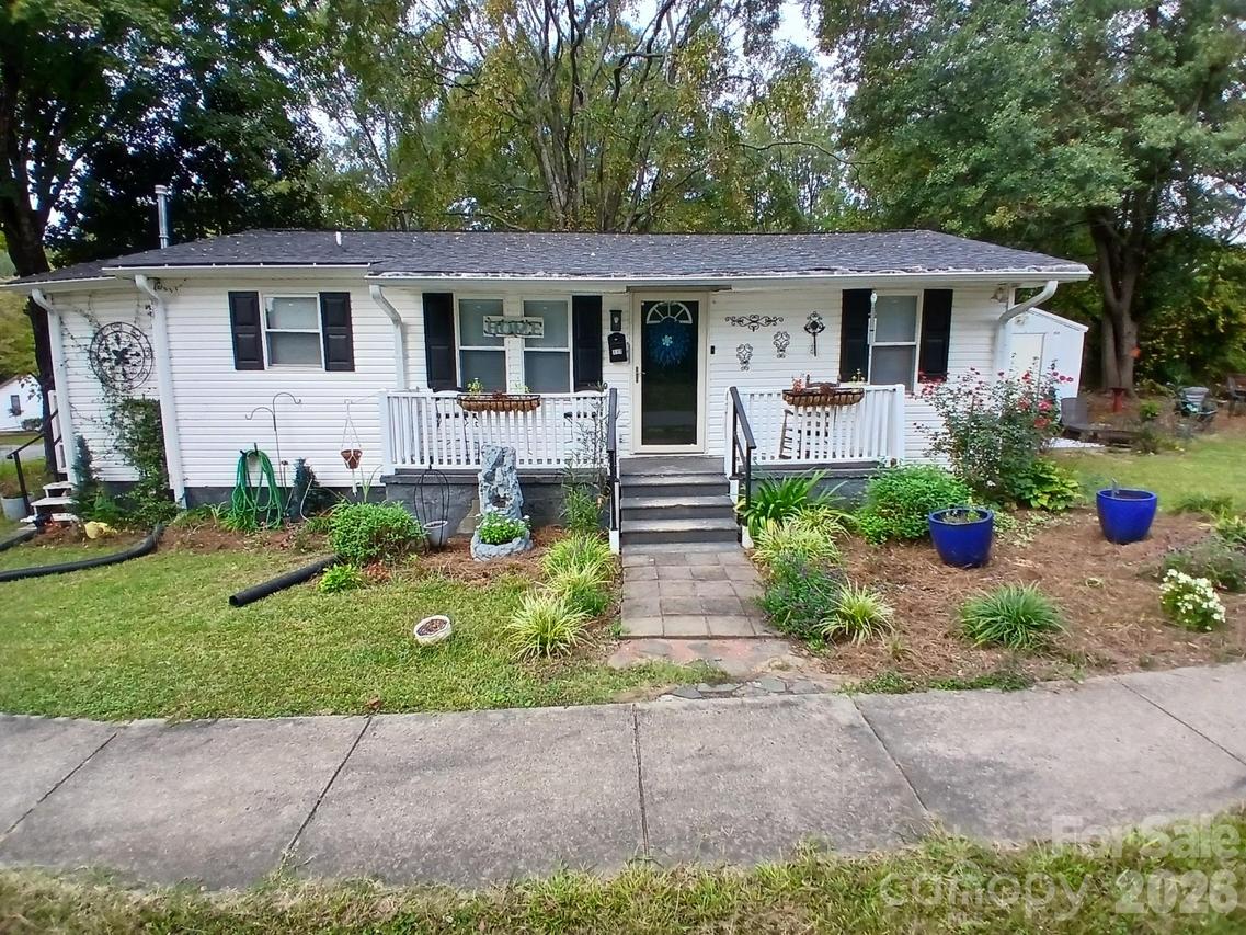 115 S Davis St., Dallas, NC 28034