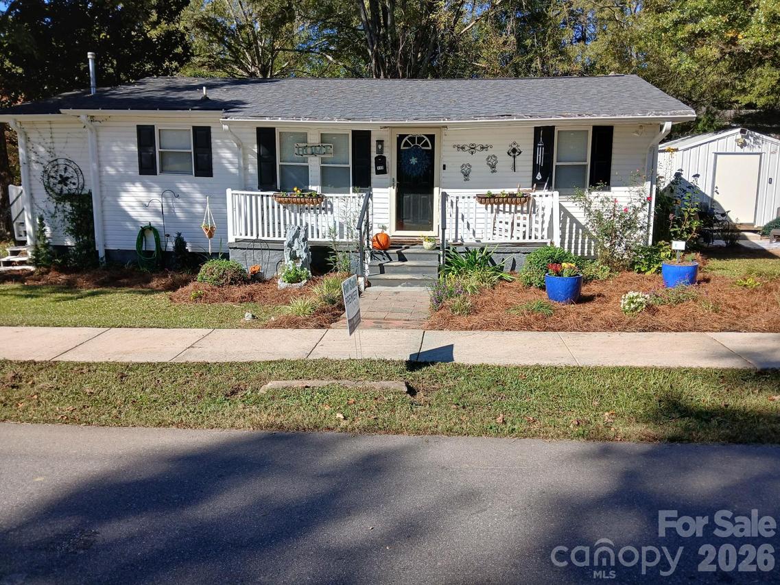 115 S Davis St., Dallas, NC 28034