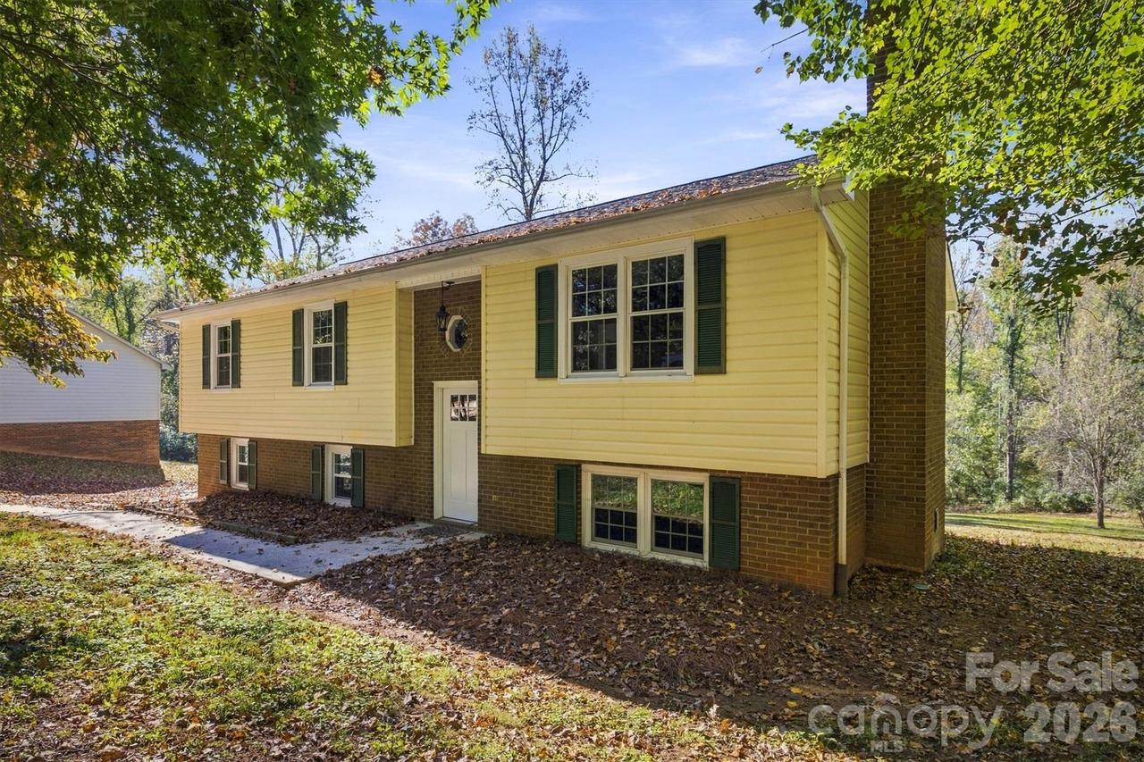 306 New Orleans Blvd., Morganton, NC 28655