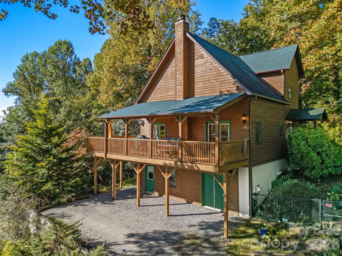 373 Lynn Crest Dr., Brevard, NC 28712