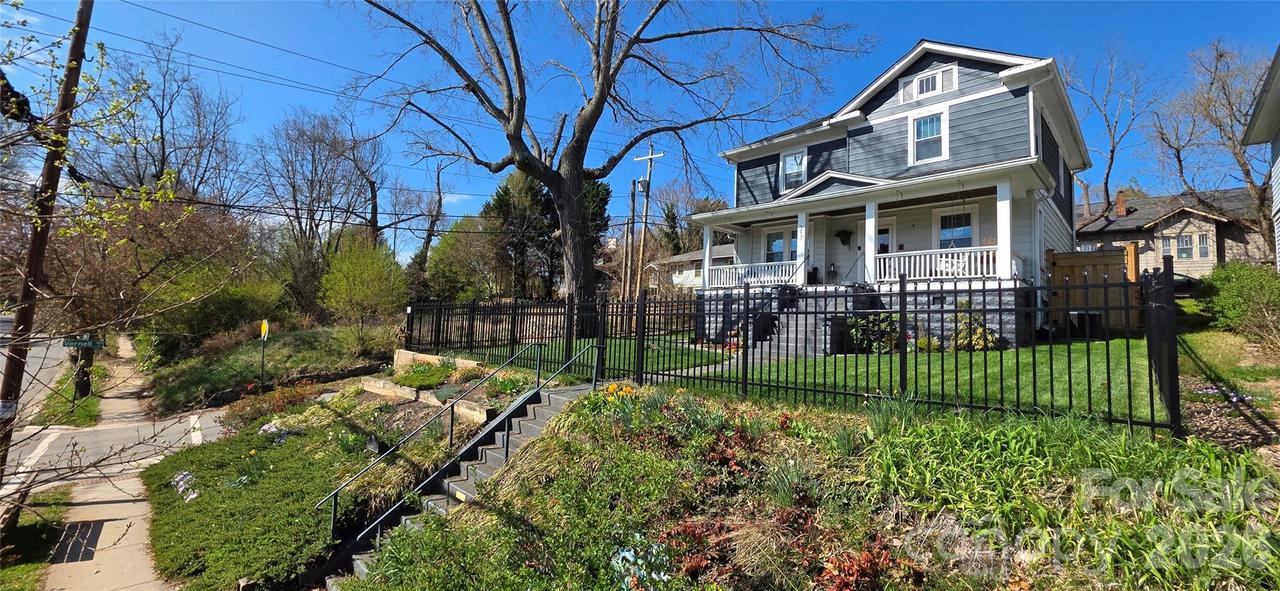 257 S French Broad Ave., Asheville, NC 28801