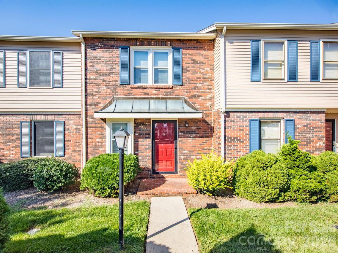 2705 N Center St., Hickory, NC 28601