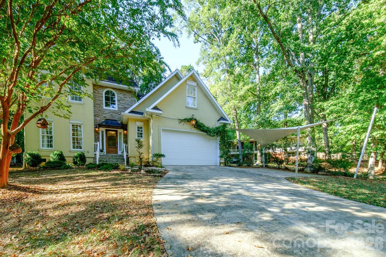 9330 Valley Rd., Charlotte, NC 28270