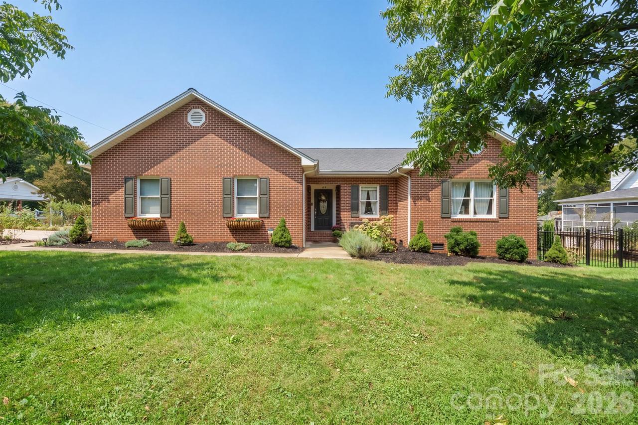 107 Powe St., Morganton, NC 28655