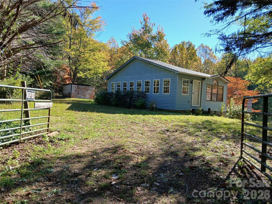11 Melrose Lake Rd., Saluda, NC 28773