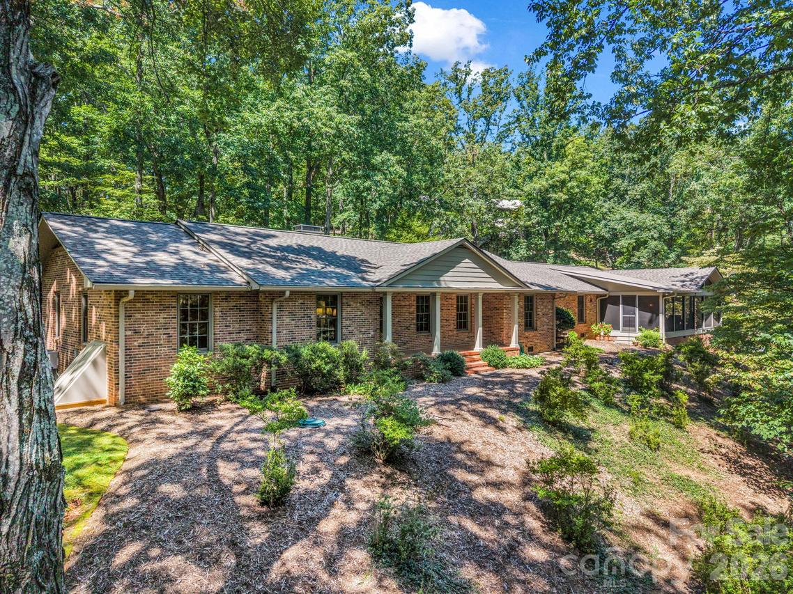 280 Overlook Cir., Tryon, NC 28782